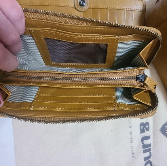 Aunts and Uncles Miss Apple Pie Messenger Bag - Picture 8 of 13